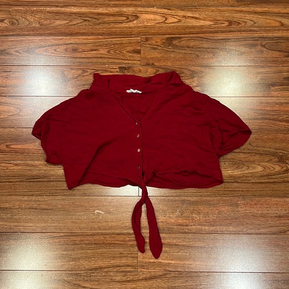 🌸3 FOR 5🌸 Red button down crop top - Picture 1 of 1